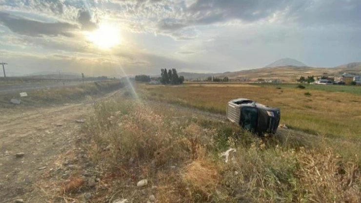 Ağrı'da kamyonet şarampole uçtu: 5 yaralı
