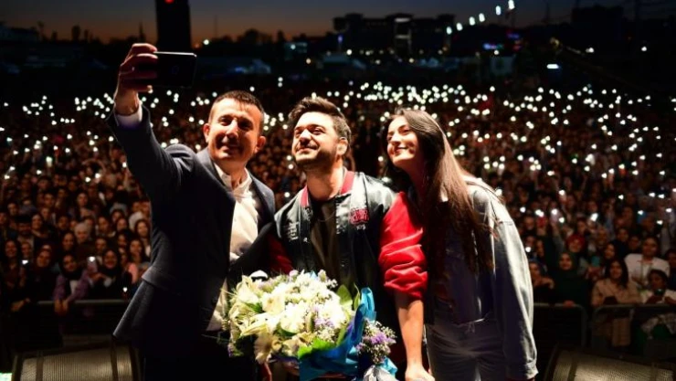 AltınFest'te İlyas Yalçıntaş'ın şarkıları hep bir ağızdan söylendi