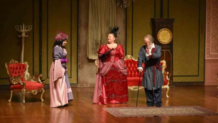 Anadolu Adliyesi personelinin 'Cimri' adlı tiyatro oyunu izleyiciyle buluştu