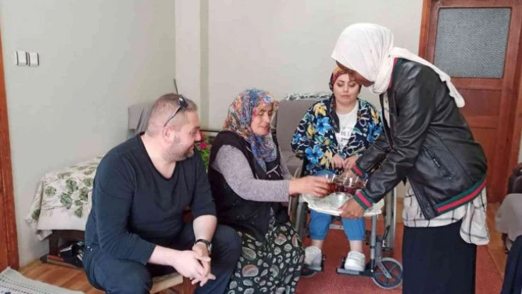 Anneler Günü'nü annelerinden 8 bin kilometre uzakta kutladılar