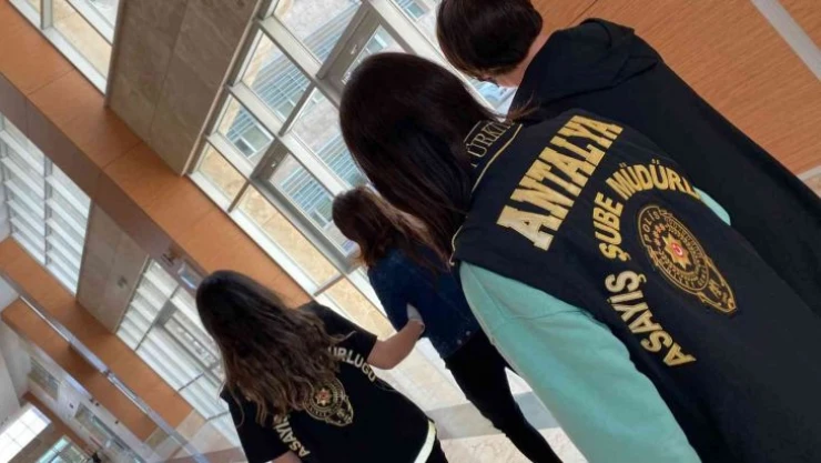 Antalya'da kuyumculara sahte altın satan 2 kadın yakalandı