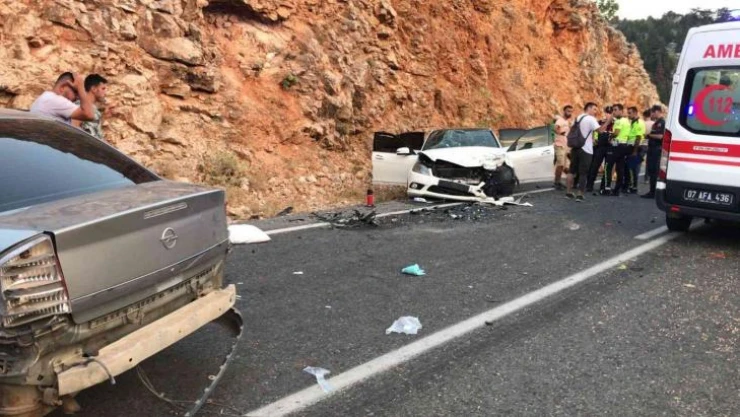 Antalya'da zincirleme trafik kazası: 4 yaralı