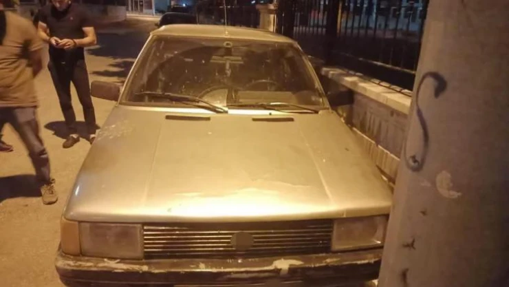 Araç hırsızları polisten kaçamadı