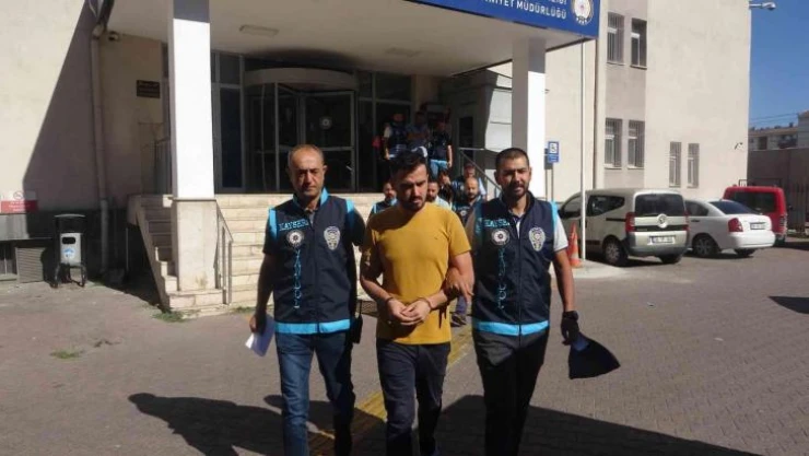 Araç kiralayanlara boş senet imzalattılar, 'arıza var' deyip 17 kişiyi mağdur ettiler