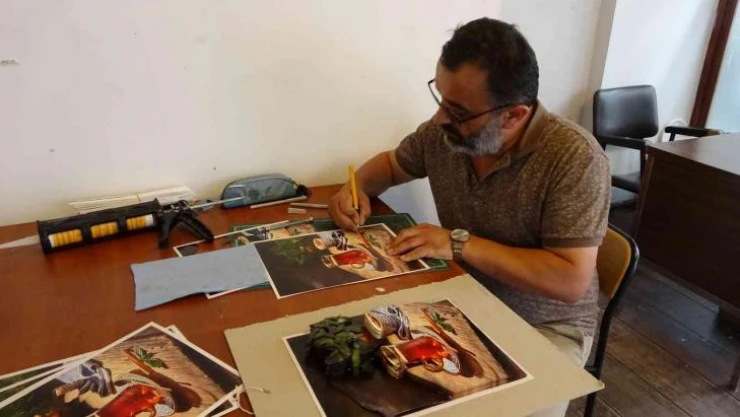 Arkadaşlarını örnek alarak başladığı rölyef sanatında ikinci sergisini açtı