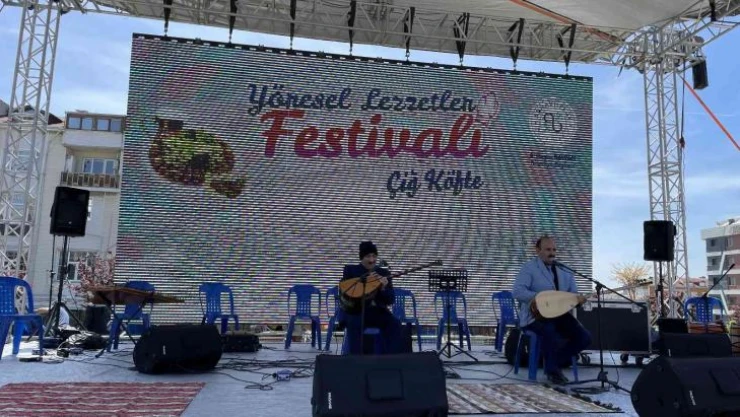 Arnavutköy'de 15 bin kişiye çiğ köfte dağıtıldı