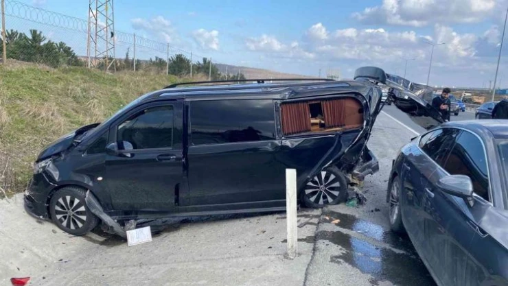 Arnavutköy'de 3 araç birbirine girdi: 1 yaralı