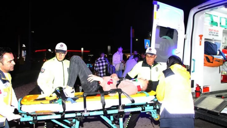 Asker eğlencesinden dönen gençler kaza yaptı: 6 yaralı