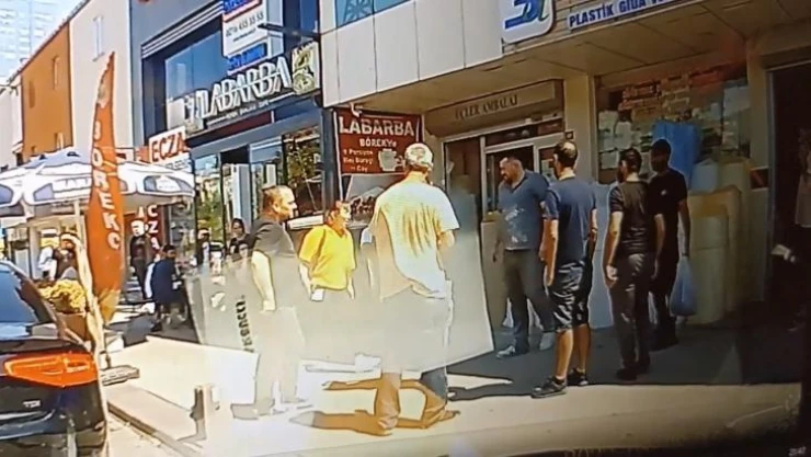 Ataşehir'de genç kadını sokak ortasında darp etti