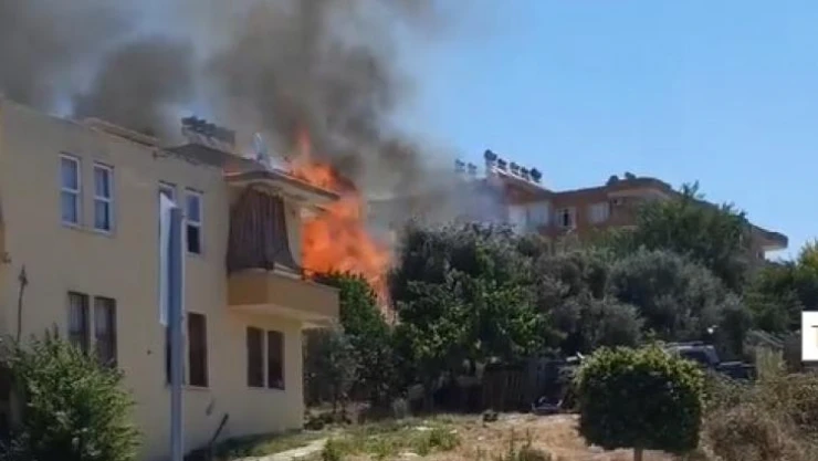 Bahçede başlayan yangın evlere sıçramadan söndürüldü