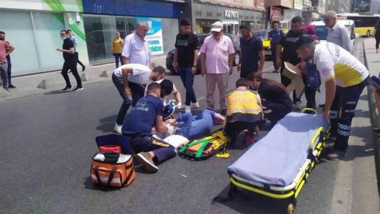 Bahçelievler'de ambulans yayaya çarptı