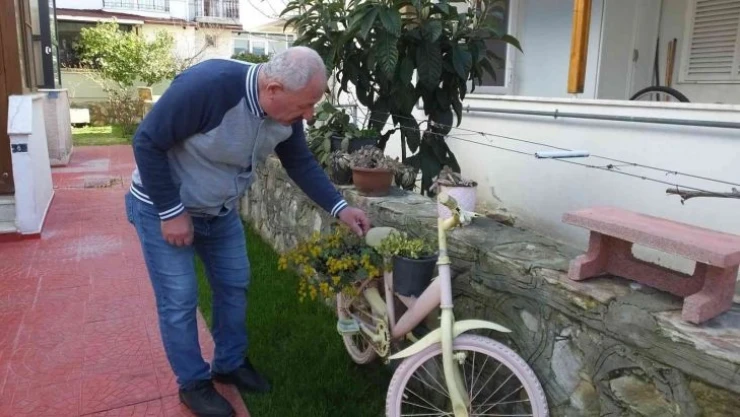 Balıkesir'de çiçek hırsızı kadın, güvenlik kamerasına yakalandı