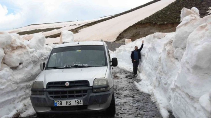 Bitlis'te kar esareti devam ediyor