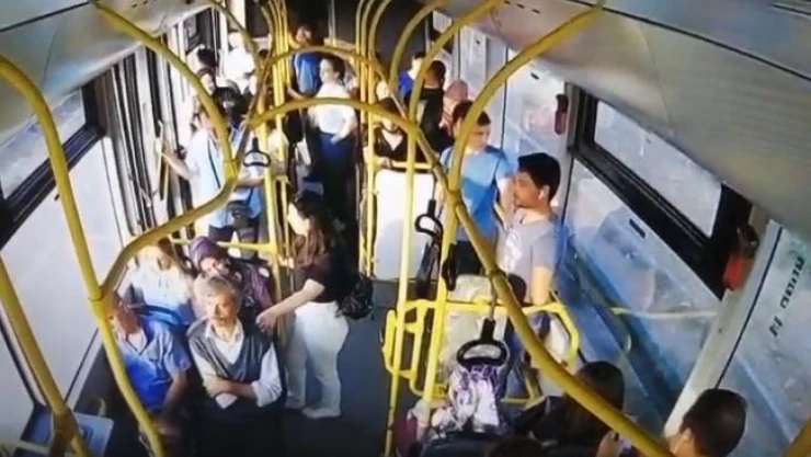 Bursa'da 23 kişinin yaralandığı kaza otobüs kamerasına yansıdı
