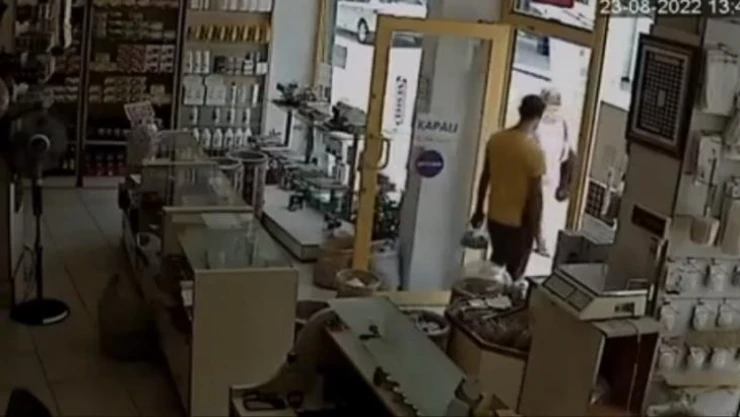 Bursa'da sadaka kutusu hırsızlığı kameralarda