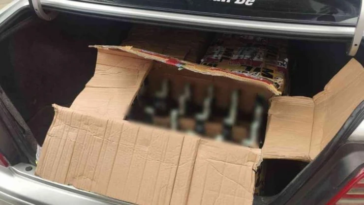 Camında 'Düzelicez inşallah be' yazan araçla kaçak içki taşırken yakalandı