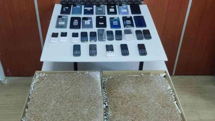 Çorlu'da kaçak telefon ve makaron ele geçirildi