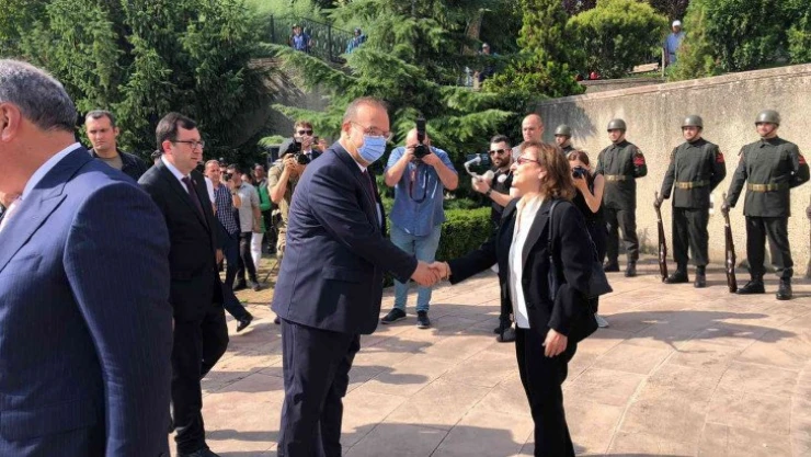 Cumhurbaşkanı Celal Bayar mezarı başında anıldı