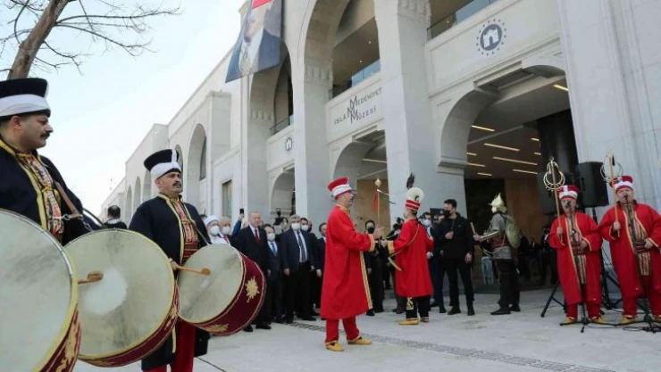 Cumhurbaşkanı Erdoğan: 'Milletimizi küresel rüzgarların önünde savurmak isteyenlere inşallah meydanı bırakmayacağız'