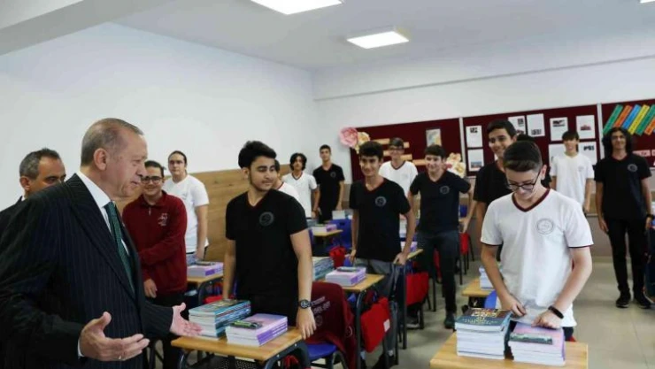 Cumhurbaşkanı Erdoğan, Sancaktepe'de öğretmenler ve öğrencilerle sohbet etti