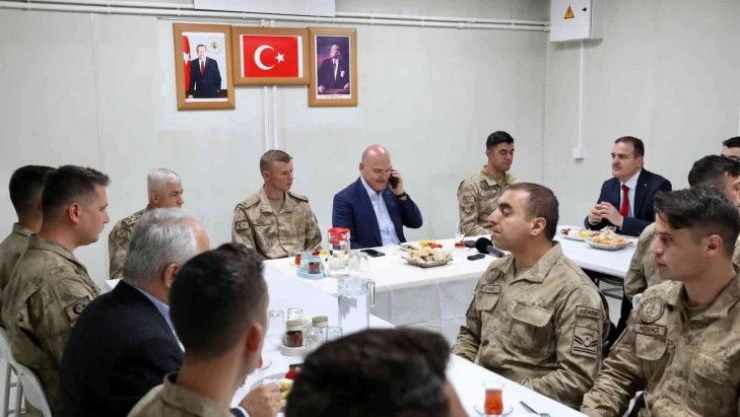 Cumhurbaşkanı Erdoğan, Zirvin Tepe Üs Bölgesi'ndeki Askerlerin Ramazan Bayramı'nı kutladı