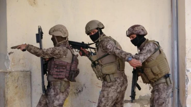 DEAŞ'ın 'Karadul' kadın canlı bombaları Mersin'de yakalandı