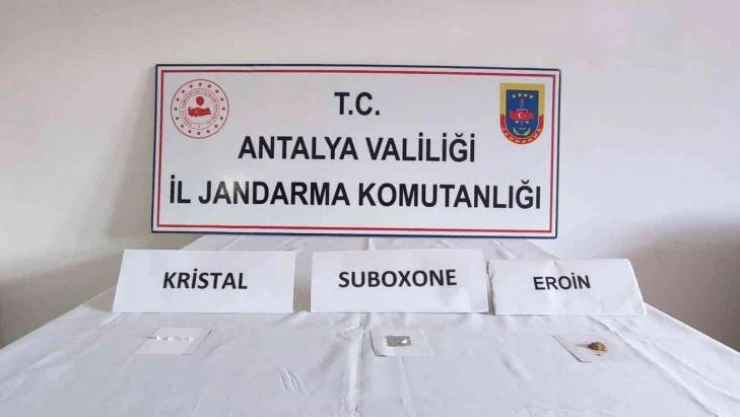 Dolandırıcılık suçundan aranan şahıs uyuşturucu ile yakalandı
