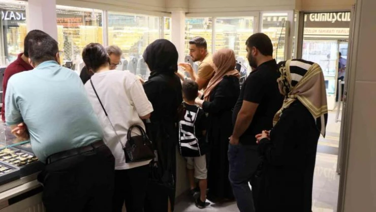 Döviz piyasasındaki hareketlilik gurbetçiyi altın yatırımına yöneltti