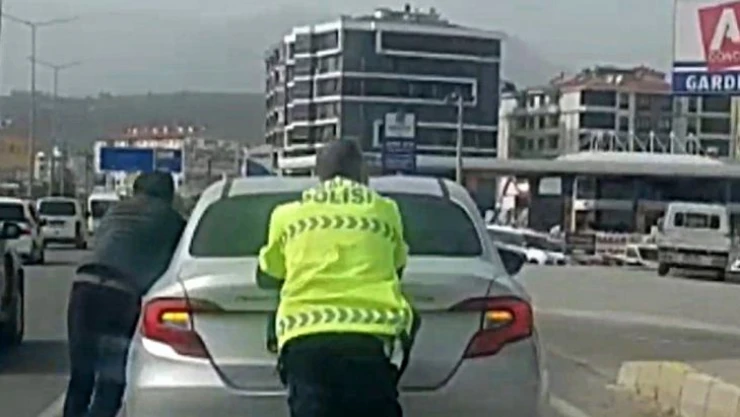 Edremit'te Polis Haftası'nda sürücüye polis şefkati