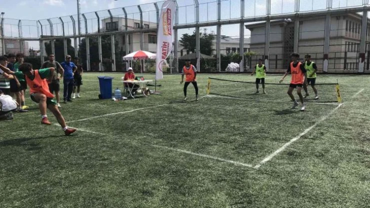 Fatih'te ayak tenisi turnuvası düzenlendi