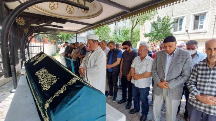 Fatih'teki silahlı çatışmada ölen adam gözyaşları içinde defnedildi