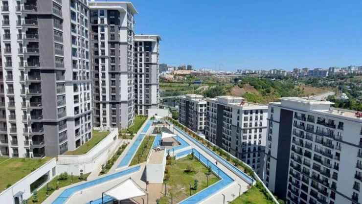 Gaziosmanpaşa'da kentsel dönüşüm çerçevesinde inşa edilen konutlar yeni sahiplerini bekliyor