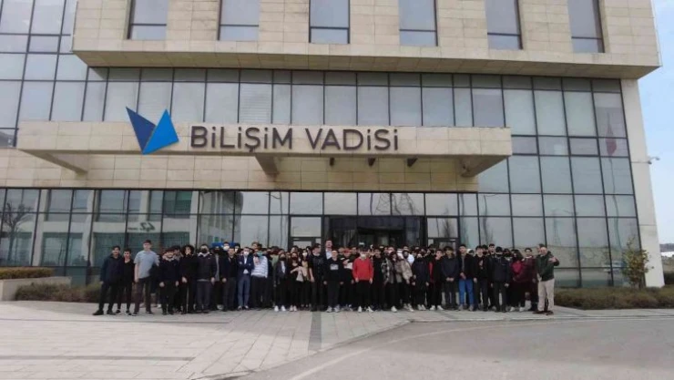 Geleceğin yazılımcıları Bilişim Vadisi'ni gezdi