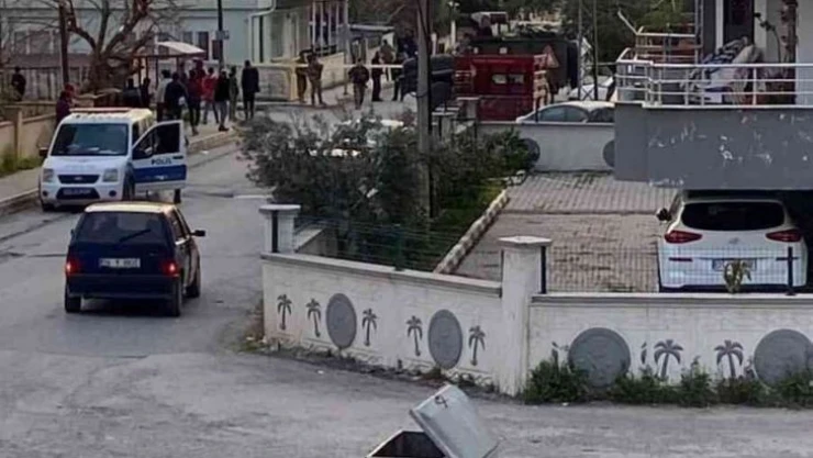 Hatay'da polisten kaçarak otomobilden yol kenarına el bombası atan 2 kişi yakalandı