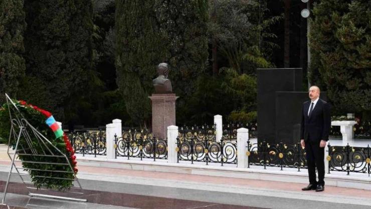Haydar Aliyev, 99. doğum gününde mezarı başında anıldı
