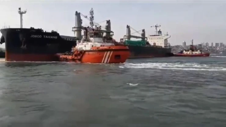 Haydarpaşa Limanı açıklarında karaya oturan gemi Ahırkapı'ya demirletildi