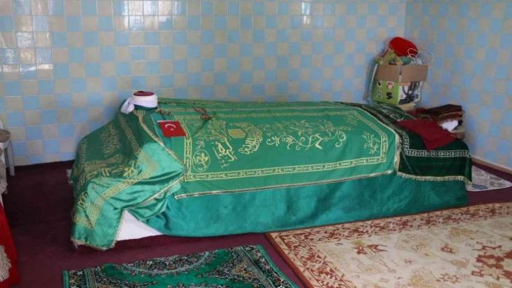 Hikâyelere konu olan türbeler gizemini koruyor