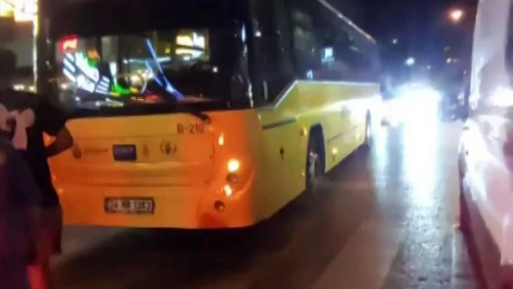 İETT şoförü aracını yol ortasında bırakıp düğüne gidince trafik karıştı