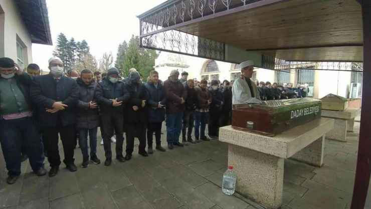 İki gün arayla vefat eden 60 yıllık evli çift, yan yana defnedildi