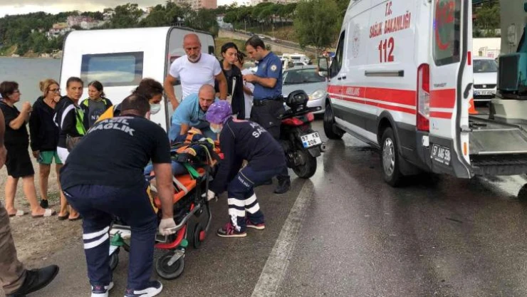 İki otomobil çarpıştı, yoldan geçen genç kız yaralandı