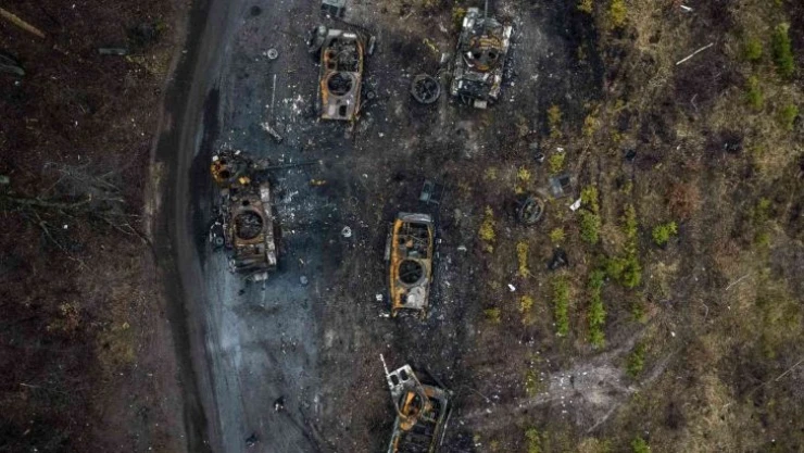 Irpin'de imha edilen Rus tankları görüntülendi