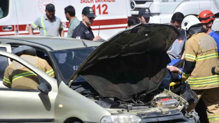 İzmir'de trafik kazası: 4 yaralı
