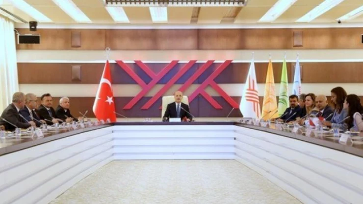 İzmir Kavram Meslek Yüksekokulu'na YÖK'ten ödül