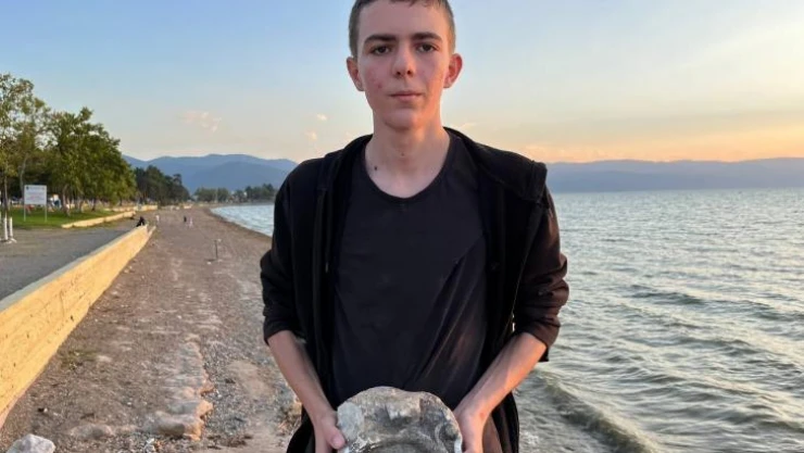 İznik Gölü'nde tarihi taş kalıntısı bulundu