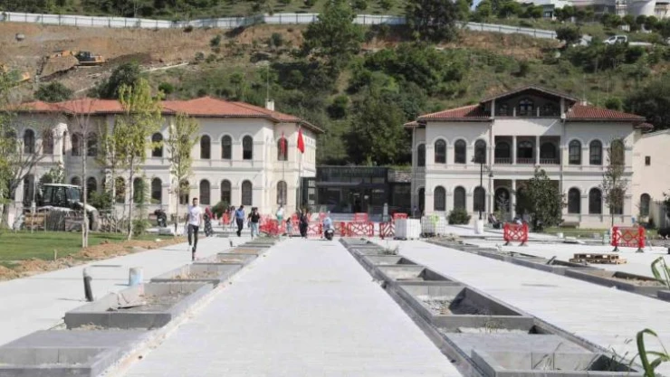 Kağıthane'nin ikinci meydanında çalışmalar sürüyor