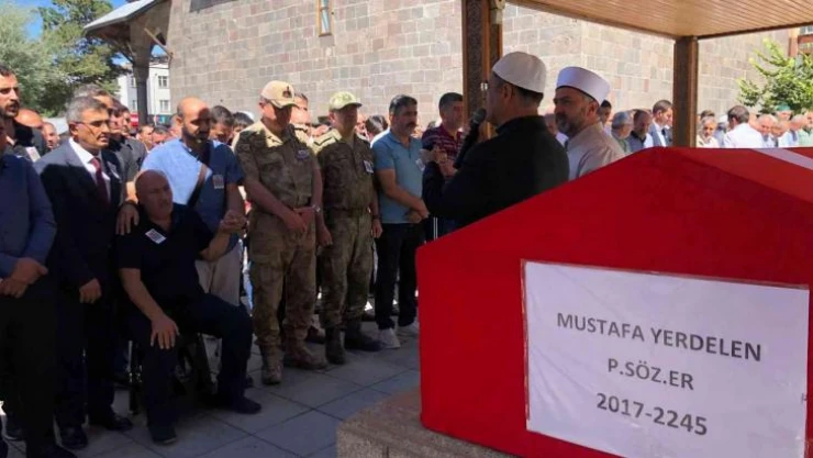 Kalp krizi geçirerek hayatını kaybeden sözleşmeli er son yolculuğuna uğurlandı