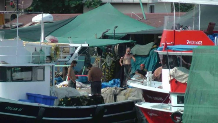 Karadeniz'de balıkçılar gün sayıyor