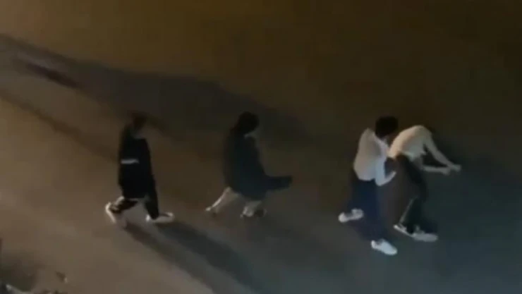 Kavgaya tutuştuğu şahsı tek yumrukla bayılttı