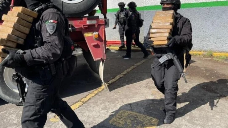 Kolombiya'dan Los Angeles'a götürülmek üzere yüklenen 1,6 tondan fazla kokain, Mexico City'de yakalandı
