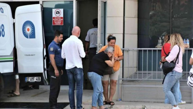 Kontrolden çıkan otomobil sürücüsü genç kadın hayatını kaybetti